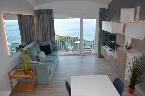 Balcony/Terrace, Living room, Dining area, Sea view