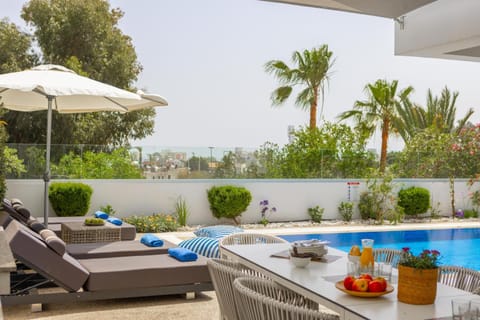 Patio, Day, Natural landscape, Garden, View (from property/room), Balcony/Terrace, Living room, Food and drinks, Seating area, Dining area, Food, Garden view, Pool view, Swimming pool, Drinks, sunbed