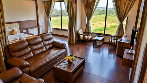 Library, TV and multimedia, Living room, Seating area, Garden view