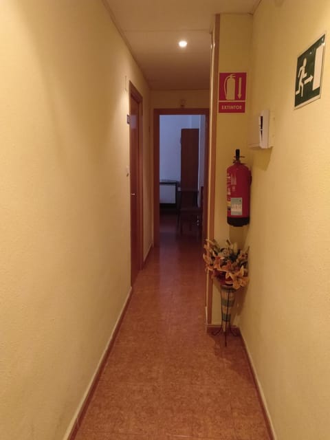 PENSION MIRAFLORES Hostel in Zaragoza