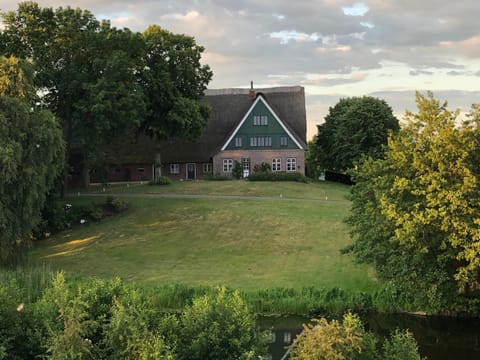 Property building, Day, Natural landscape, Garden, Garden, Garden view
