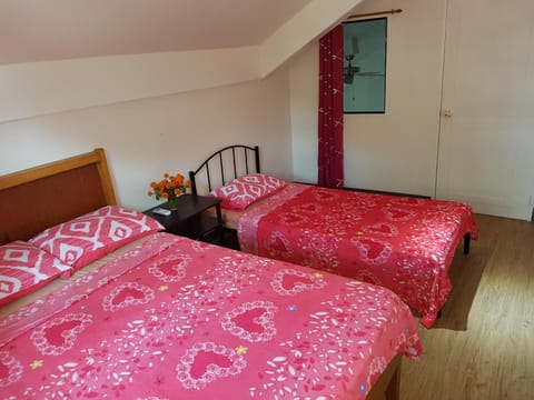 OMG Guesthouse Room for 3 pax Übernachtung mit Frühstück in Island Garden City of Samal