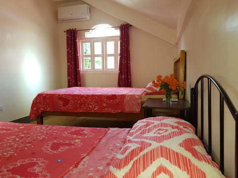 OMG Guesthouse Room for 3 pax Übernachtung mit Frühstück in Island Garden City of Samal