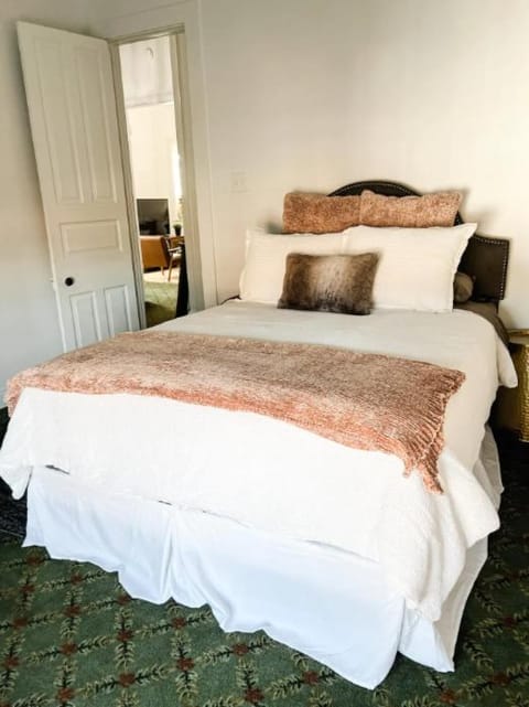 Bon Maison Guest House Bed and Breakfast in French Quarter