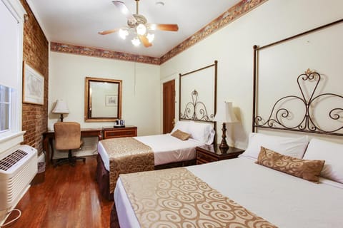 New Orleans Guest House Bed and Breakfast in French Quarter