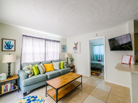 Beautiful Old Apartment with Beach Gear Condo in Fort Lauderdale