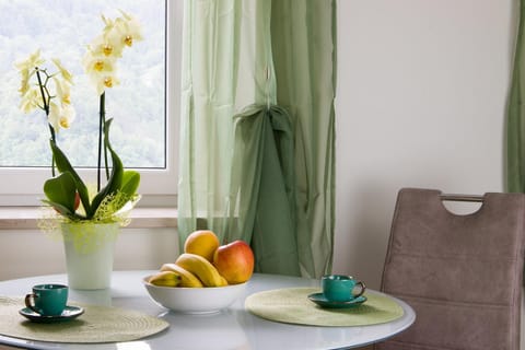 Dining area, Mountain view