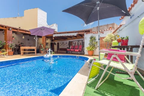 Casa Pilar con piscina Haus in Comarca Norte