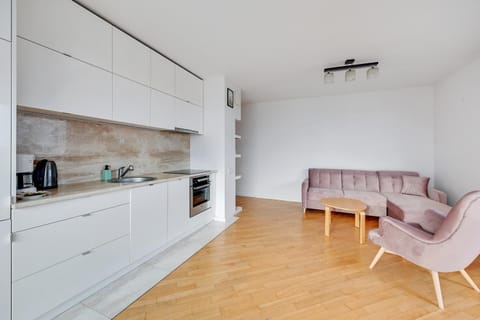 Kitchen or kitchenette, Seating area, dishwasher