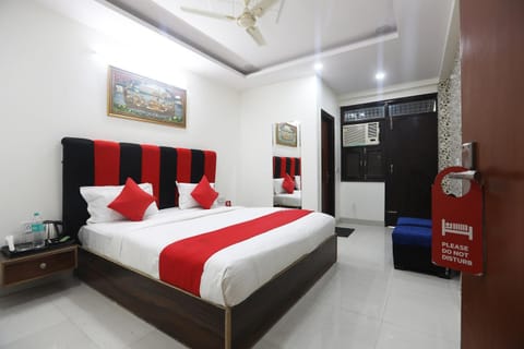 OYO Flagship Surbhi Residency Hotel in Delhi