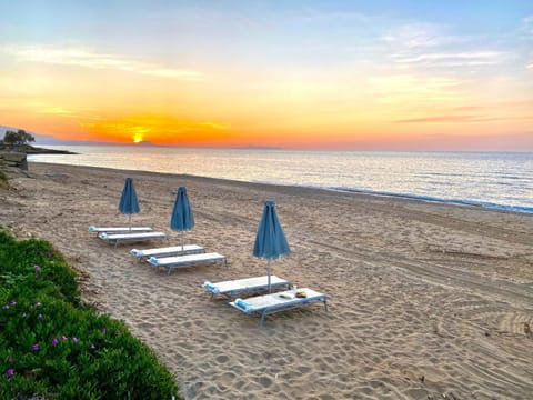 Golden Sand Beach Villa Chalet in Crete