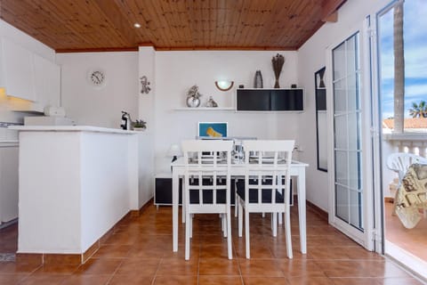 Apartamento en complejo de zonas ajardinadas-c11 Apartment in Cala en Bosc