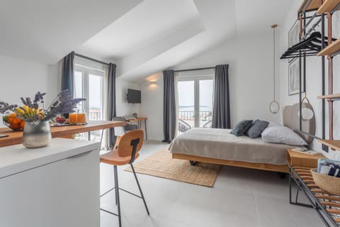 City view, Sea view