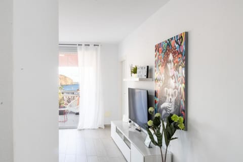 THE WHITE HEART HOUSE – ATTIC SEA VIEW Apartamento in Los Cristianos