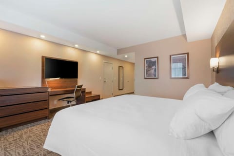 Best Western PLUS Mission City Lodge Hotel in Mission