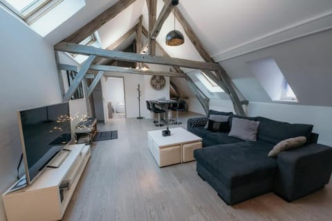 Communal lounge/ TV room, TV and multimedia, Living room, Seating area