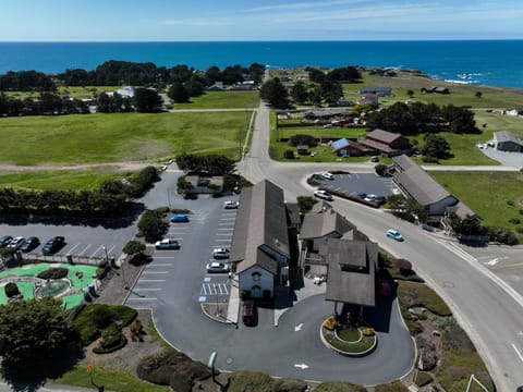 Emerald Dolphin Inn & Mini Golf Hotel in Fort Bragg