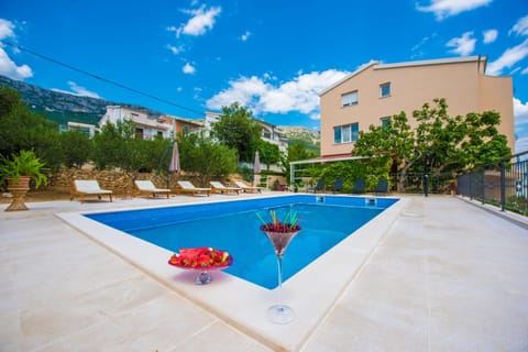 Swimming pool, Location, children, Family