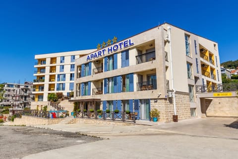 Property building, Day, City view, Street view