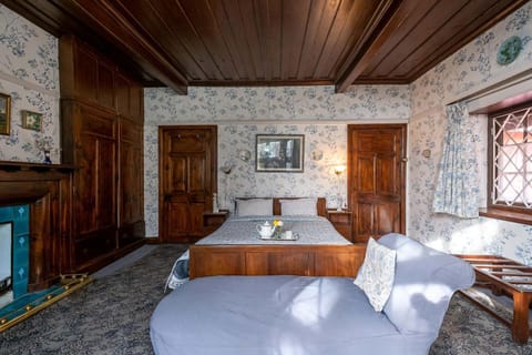 StayVista at Northwood Cottage with Vintage Luxury Villa in Himachal Pradesh