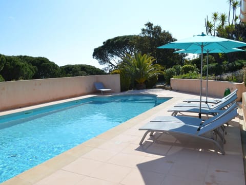 Bright villa in Sainte Maxime with private pool Villa in Sainte-Maxime