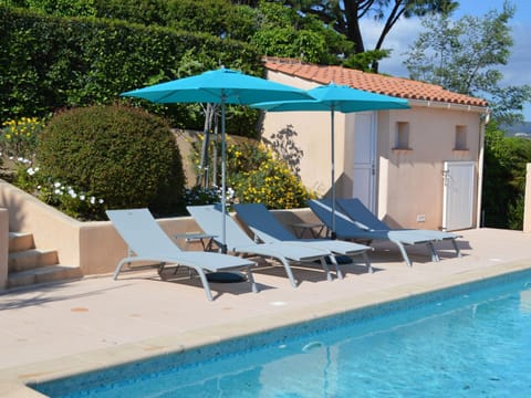 Bright villa in Sainte Maxime with private pool Villa in Sainte-Maxime