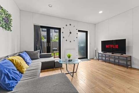 Communal lounge/ TV room, TV and multimedia, Living room, Seating area, Evening entertainment