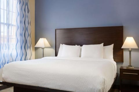 Days Inn & Suites by Wyndham DFW Airport South-Euless Hotel in Euless
