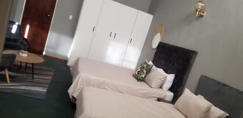 WILLOW GUEST HOUSE Bed and Breakfast in Gauteng