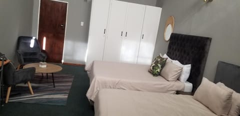 WILLOW GUEST HOUSE Bed and Breakfast in Gauteng