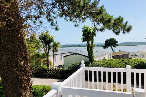 Family Seaside Retreat Private Stay at 5-Star Rockley Holiday Park Poole Casa in Poole