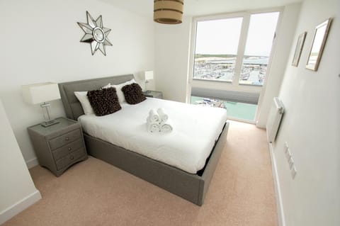 Photo of the whole room, Bedroom, Sea view