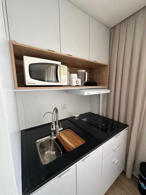 Coffee/tea facilities, Kitchen or kitchenette, minibar, stove, toaster