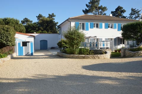 Property building, Facade/entrance, Garden