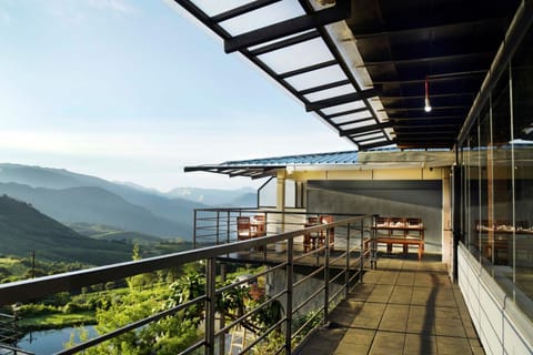 StayVista at Talerock Inn Mountain View - Breakfast Included Villa in Kerala