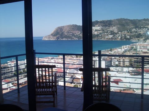 ESPECTACULARES VISTAS AL MAR Condo in La Herradura