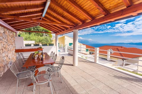 VILLA MASLINA, with private 32m2Pool, panoramic views on 100km coastline, 12 pax Chalet in Put Lokve
