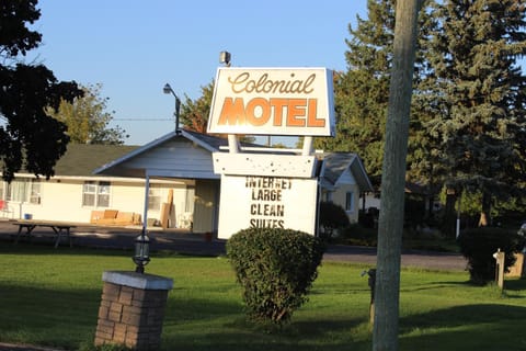 Colonial Motel Motel in Chatham-Kent