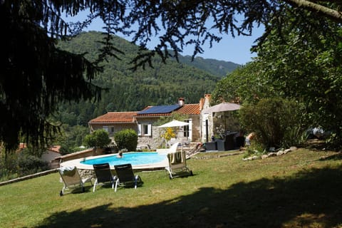 maison en pierre dans un écrin de verdure Apartment in Alt Empordà