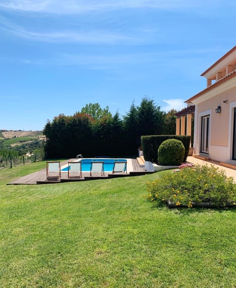 Villa with swimming pool in Golf Resort Villa in Lisbon District