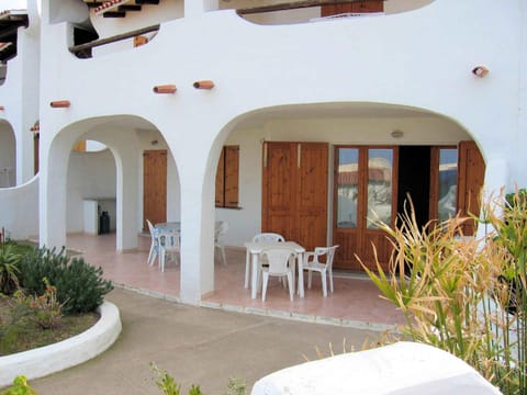 Facade/entrance, Garden, Balcony/Terrace