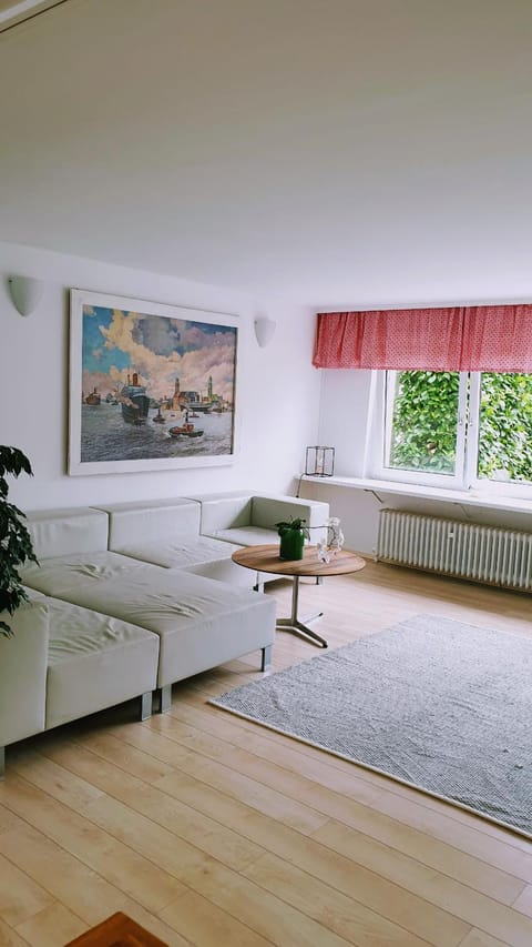 Bed and Pool Apartamento in Oberursel