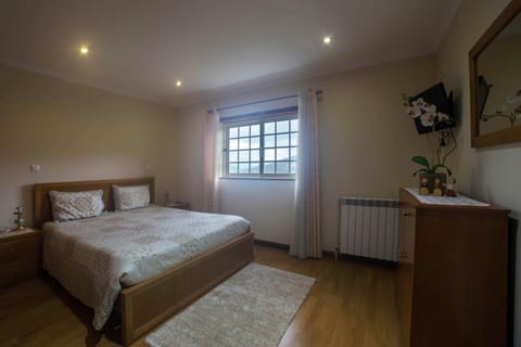 Bed, Photo of the whole room, Bedroom, Landmark view, Mountain view