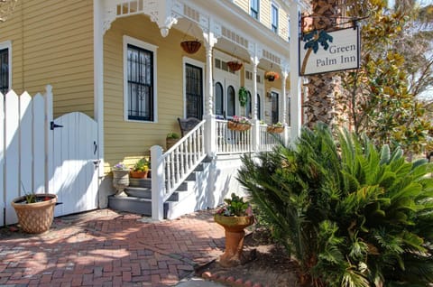 Green Palm Inn Alojamiento y desayuno in Savannah