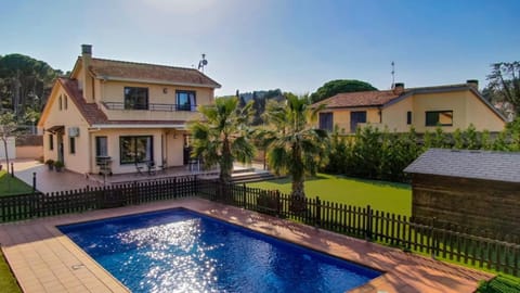 Property building, Pool view, Swimming pool