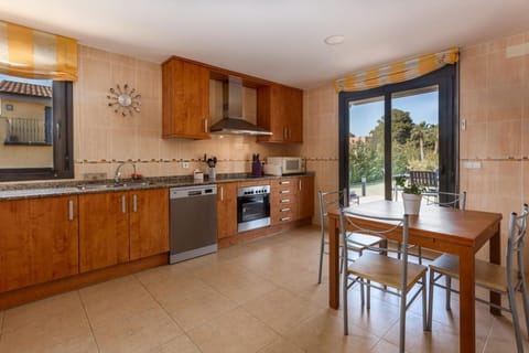 Dining area, Communal kitchen