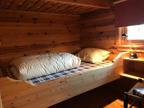 Bedroom, bunk bed