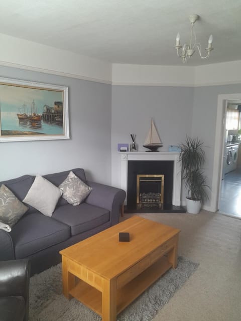 WELCOMEHOUSE close to east beach, shops, restaurants and RAF base House in Lossiemouth