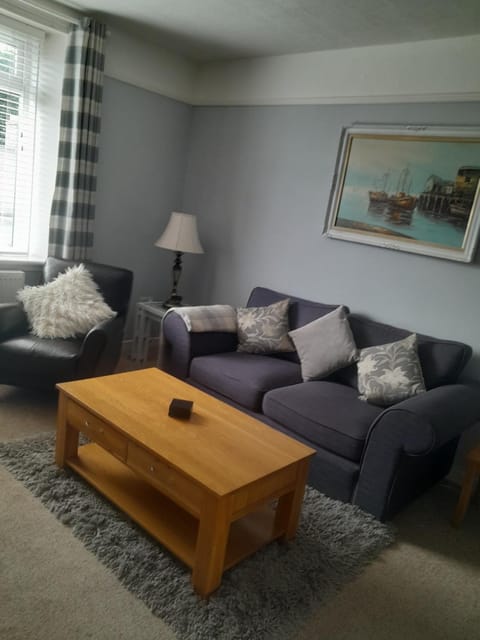 WELCOMEHOUSE close to east beach, shops, restaurants and RAF base House in Lossiemouth