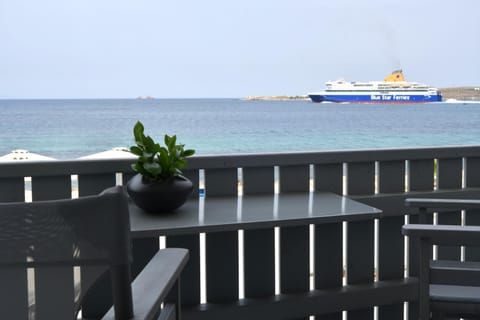 Facade/entrance, Balcony/Terrace, Sea view